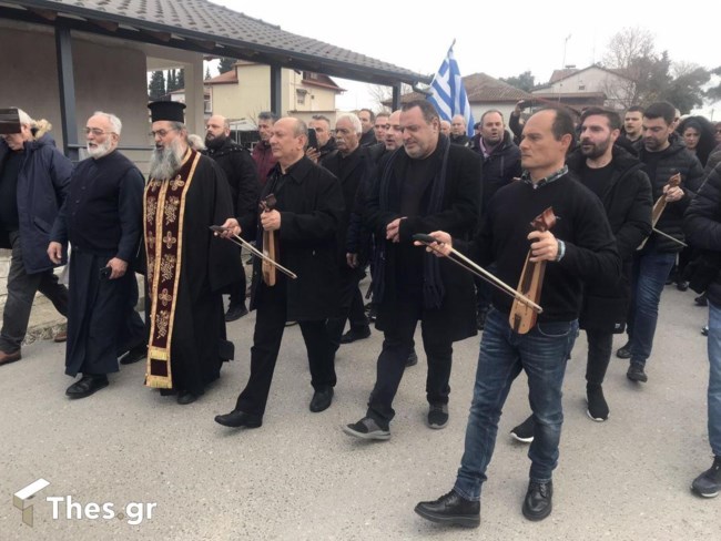 Αχιλλέας Βασιλειάδης: Υπό τους ήχους της ποντιακής λύρας το τελευταίο αντίο στον καλλιτέχνη [εικόνες - βίντεο]