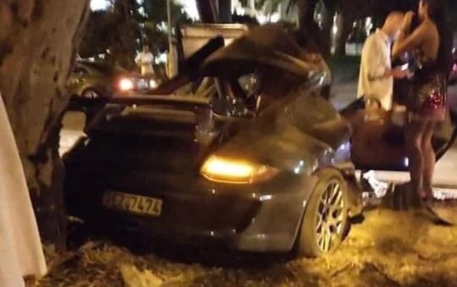 Νεκρός σε τροχαίο ο γνωστός τράπερ Mad Clip - Η Porsche του "καρφώθηκε" σε δέντρο [εικόνες - βίντεο σοκ]