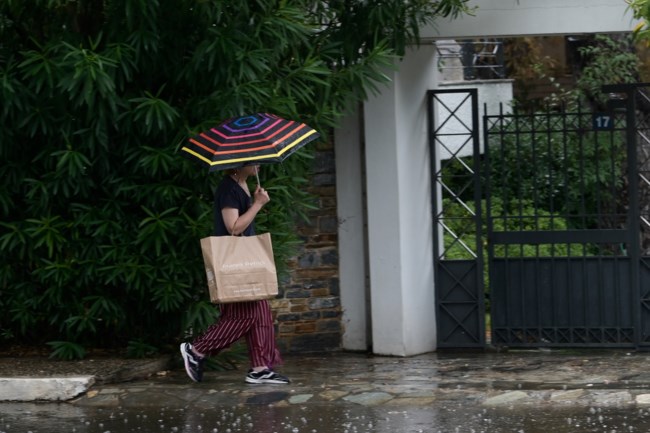 Εκτακτο δελτίο επιδείνωσης καιρού: Σφοδρές καταιγίδες και χαλάζι από αύριο - Πότε η κακοκαιρία χτυπάει την Αττική