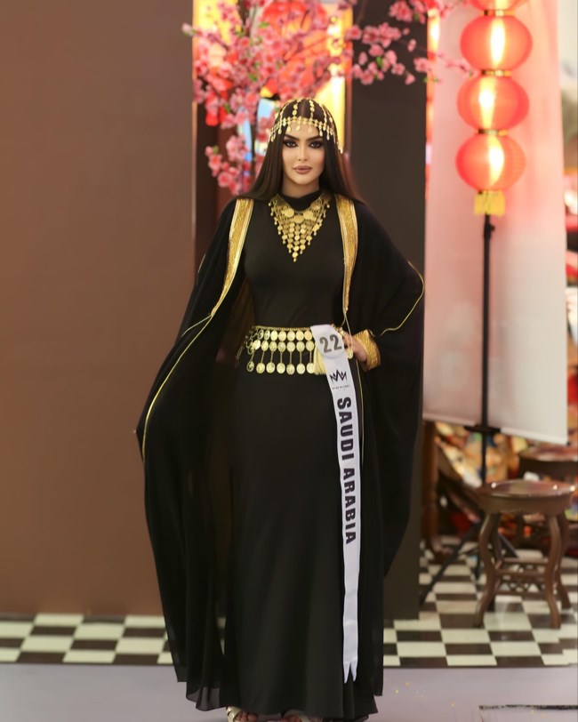 Miss Universe: Τα πάνω κάτω με το ντεμπούτο της Σαουδικής Αραβίας - Οι διοργανωτές διαψεύδουν την καλλονή Ρούμι Καχτάνι