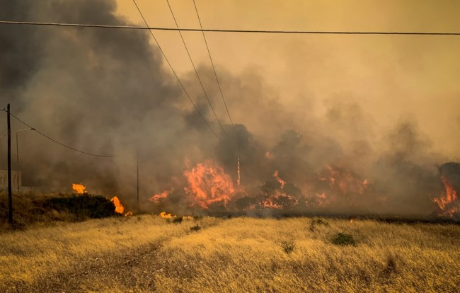 Για 8η ημέρα ο πύρινος εφιάλτης στη Ρόδο: Μεγάλη αναζωπύρωση στο Βάτι