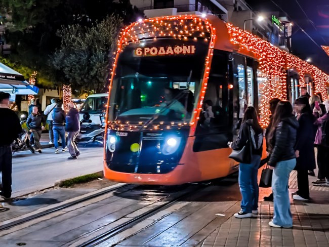 Εορταστικό ωράριο: Ανοιχτά τα καταστήματα και αυτή την Κυριακή - Τι θα ισχύσει για σούπερ μάρκετ και malls