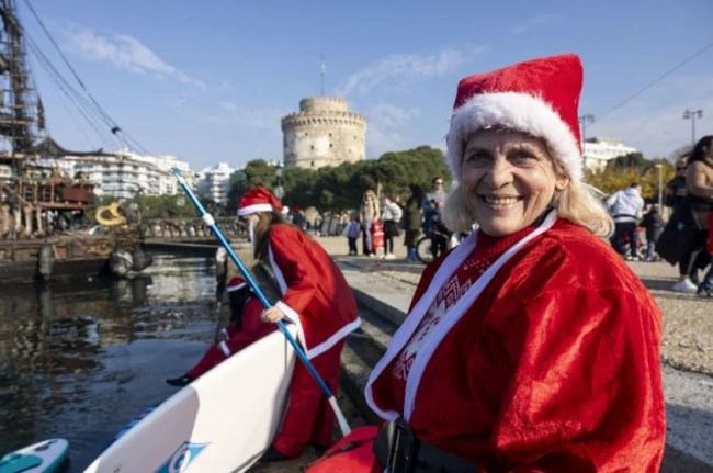 Κωπηλασία γεμάτη χρώμα με φόντο τον Θερμαϊκό, φέτος στο "5o Santa SUP" [εικόνες - βίντεο]