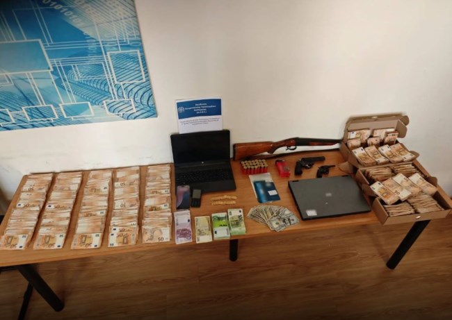 "Είμαι εδώ στον Κοκλώνη και λέω αν τον ήθελες κάτι": Οι διάλογοι-φωτιά που έκαψαν τη σπείρα με τα εικονικά τιμολόγια