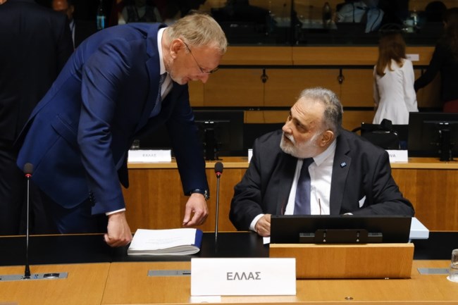 ΕΕ: Τι προβλέπει η νέα συμφωνία για το μεταναστευτικό - Μόνο δύο χώρες καταψήφισαν - Η σημασία για την Ελλάδα