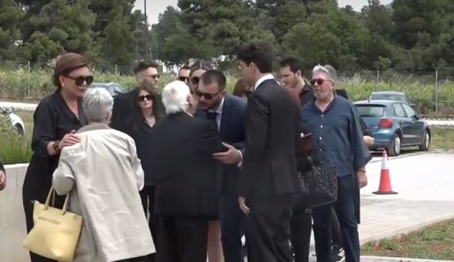 Θεόδωρος Πάγκαλος: Με το τραγούδι του Καζαντζίδη που αγαπούσε του είπαν αντίο τα παιδιά του - Ποιοι πήγαν στη Ριτσώνα