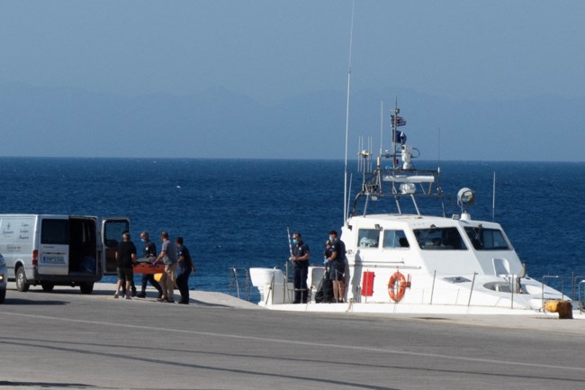 Σύμη: Καρέ-καρέ η μεταφορά της σορού του Μάικ Μόσλεϊ στη Ρόδο - Τη Δευτέρα η νεκροψία-νεκροτομή