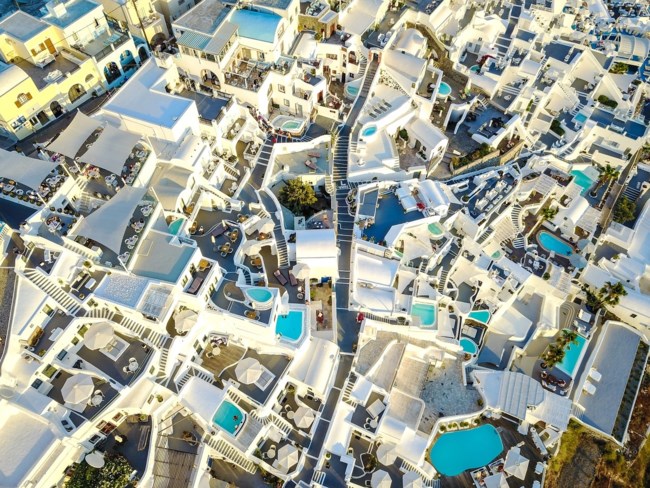 Συνεχίζεται για 7η συνεχή χρονιά το ανοδικό ράλι τιμών στις εξοχικές κατοικίες - Μύκονος και Σαντορίνη οι πιο ακριβές περιοχές