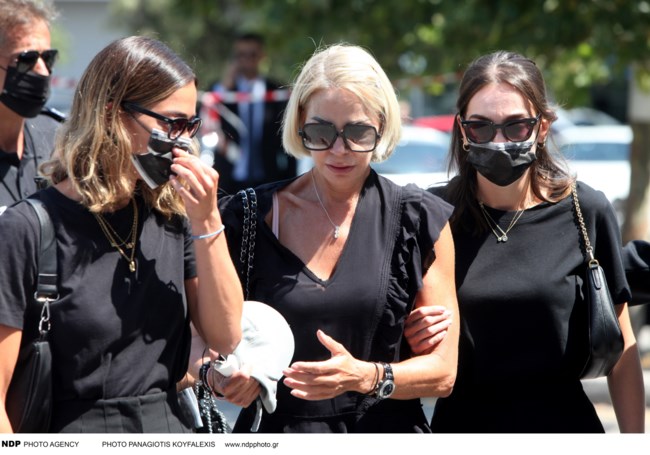 Κηδεία Κωνσταντίνου Μίχαλου: Ηταν όλοι εκεί, συγγενείς, φίλοι, ο πολιτικός και επιχειρηματικός κόσμος