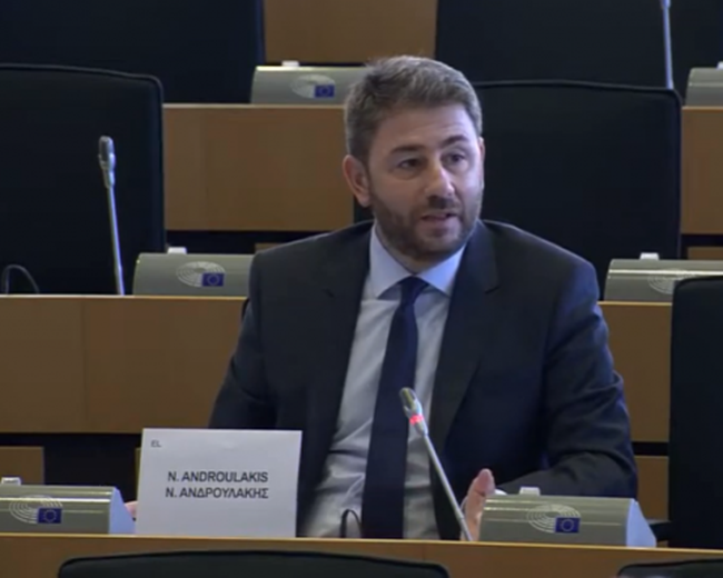 Προβοκατόρικη κίνηση Τσαβούσογλου: Ένωσε τη σημαία της ΕΕ με την τουρκική