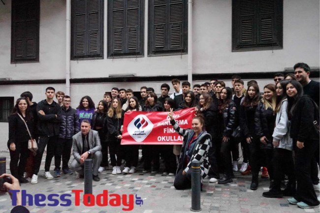 Θεσσαλονίκη: Ουρές Τούρκων στο σπίτι που μεγάλωσε ο Κεμάλ Ατατούρκ - Γέμισε τουριστικά λεωφορεία η πόλη [εικόνες - βίντεο]