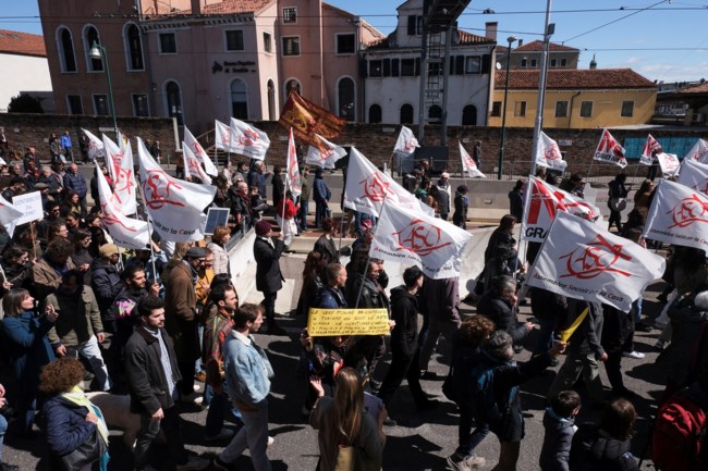 ΒΕΝΕΤΙΑ ΔΙΑΜΑΡΤΥΡΙΕΣ ΠΟΛΙΤΩΝ ΓΙΑ ΤΟ ΕΙΣΙΤΗΡΙΟ 5 ΕΥΡΩ