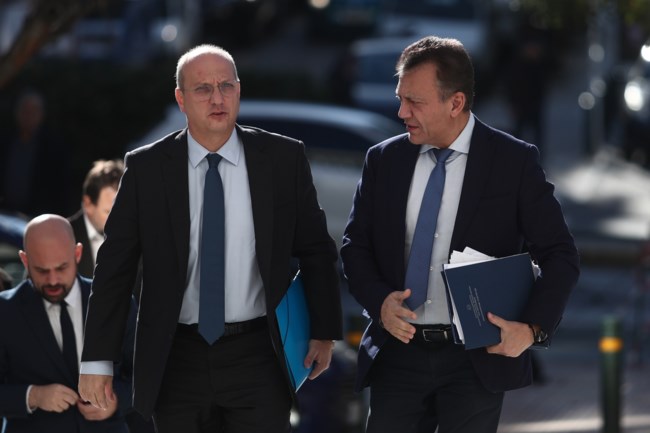 Ανασχηματισμός για την εκπαραθύρωση Οικονόμου: Είχε χάσει τον έλεγχο της ΕΛΑΣ, αναγκαστική η επιστροφή Χρυσοχοΐδη