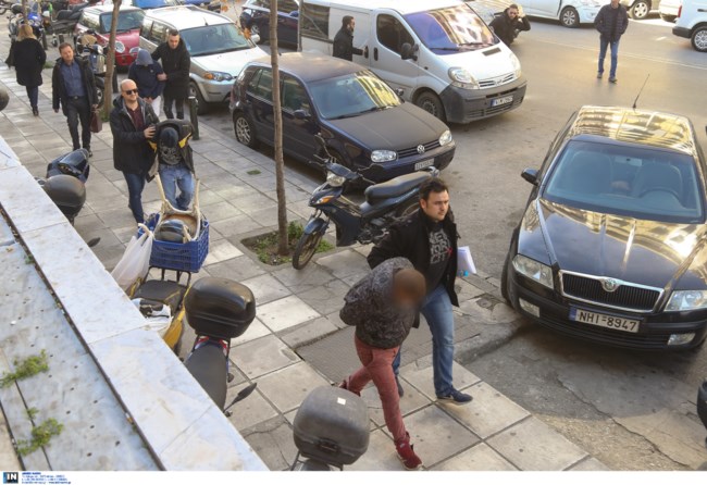 Δολoφονία Θεσσαλονίκης: Με χειροπέδες στον Εισαγγελέα τα τρία αδέλφια: "Ήταν ατύχημα" λένε τώρα