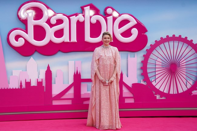 Ροζ πυρετός: Η "Barbie" καταρρίπτει στερεότυπα και σπάει ρεκόρ - Για πρώτη φορά ταινία σκηνοθέτιδας ξεπερνά το 1 δισ. δολ.