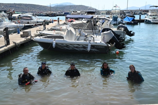 Βάρκιζα: Απομακρύνθηκαν 2,5 τόνοι απορριμμάτων από τον βυθό της μαρίνας