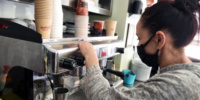 Αλαλούμ με το take away: Κανονικά τελικά η παραλαβή από τα καταστήματα εστίασης σε Αθήνα, Θεσσαλονίκη και Χαλκιδική