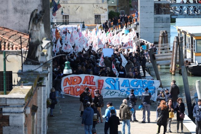 ΒΕΝΕΤΙΑ ΔΙΑΜΑΡΤΥΡΙΕΣ ΠΟΛΙΤΩΝ ΓΙΑ ΤΟ ΕΙΣΙΤΗΡΙΟ 5 ΕΥΡΩ
