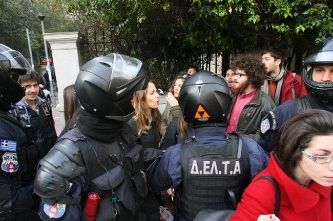 αφάνας σε κατάληψη Βαρβιτσιώτη