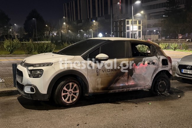 "Πεδίο μάχης" η Θεσσαλονίκη: Ξεπέρασαν τις 300 οι προσαγωγές μετά τα σοβαρά επεισόδια στο ΑΠΘ - Κάηκαν οχήματα