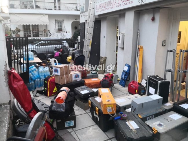 Θεσσαλονίκη: Αναχωρούν και οι εθελοντές διασώστες για την Τουρκία - 30 μέλη με έναν σκύλο [Εικόνες]