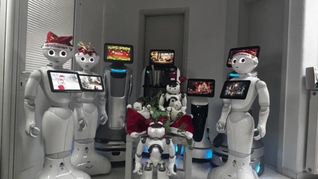 Κάλαντα στη Θεσσαλονίκη από τα ρομπότ Nova, Mini, Nao, Billy- Ο Pepper σε ρόλο βοηθού Αϊ Βασίλη