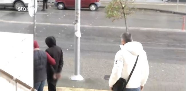 Θεσσαλονίκη: "Φοβήθηκα για τη φίλη μου, είχε αίματα στο χέρι της" - Μετανιωμένος ο 14χρονος που τραυμάτισε τον πατέρα της 16χρονης