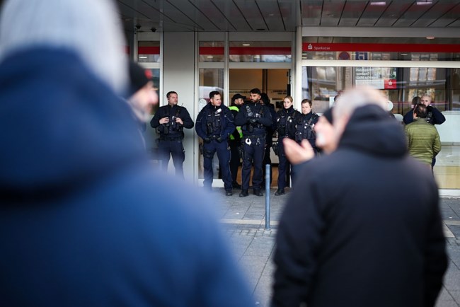 Ριφιφί σε τράπεζα στη Γερμανία: Τρύπησαν τον τοίχο και άδειασαν εκατοντάδες θυρίδες - Στα 30 εκατ. ευρώ η λεία [βίντεο]