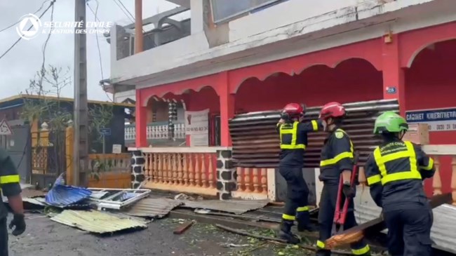 Στο έλεος του κυκλώνα το γαλλικό αρχιπέλαγος στον Ινδικό Ωκεανό: Φόβοι για πάνω από 1.000 νεκρούς [εικόνες - βίντεο]