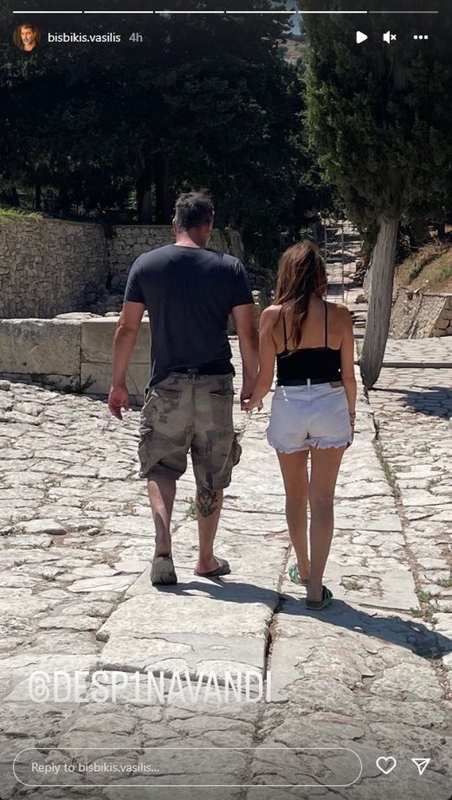 Βασίλης Μπισμπίκης - Δέσποινα Βανδή: Χεράκι - χεράκι στην Κρήτη - Η ρομαντική ανάρτηση [Εικόνα]