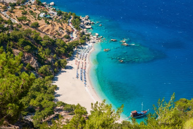 Express: Το εκπληκτικό ελληνικό νησί που είναι ανάμεσα στους καλύτερους ανερχόμενους προορισμούς του κόσμου