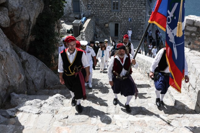 Κατερίνα Σακελλαροπούλου: Στην Ύδρα για τα "Μιαούλεια 2021" - "Η Ύδρα αποτέλεσε πρότυπο ευψυχίας" [εικόνες]