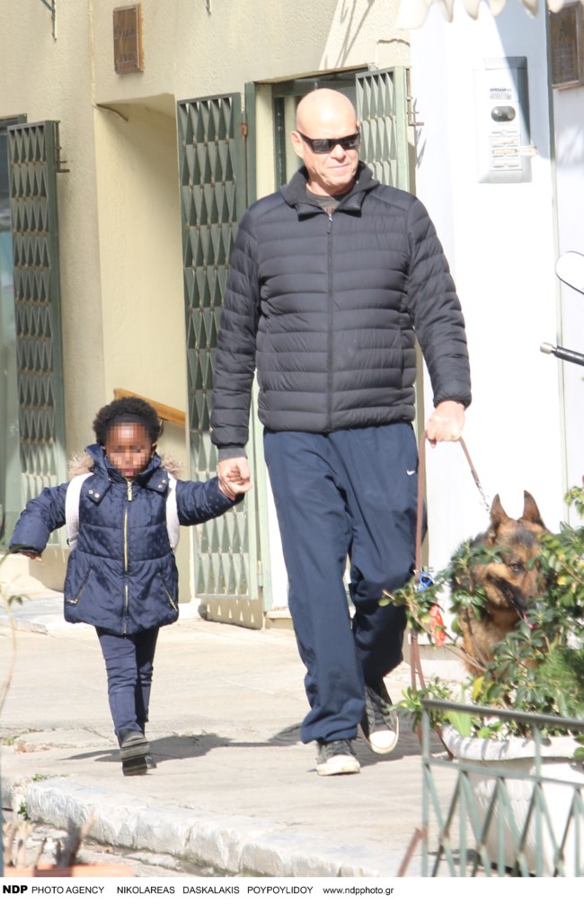 Τζώνη Καλημέρης: Βόλτα χέρι-χέρι με την κόρη του Ada - Οι τρυφερές φωτογραφίες