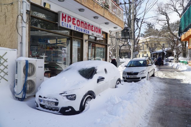 Κακοκαιρία Μπάρμπαρα: Τι ισχύει με σχολεία, καταστήματα, delivery και δημόσιο τομέα την Τρίτη - Ποια ανοίγουν, ποια μένουν κλειστά