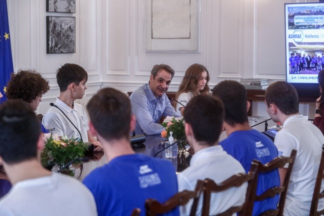 Συνάντηση Μητσοτάκη με την Εθνική Ομάδα Μαθητικής Ρομποτικής - Τι τους παρότρυνε να κάνουν [εικόνες]
