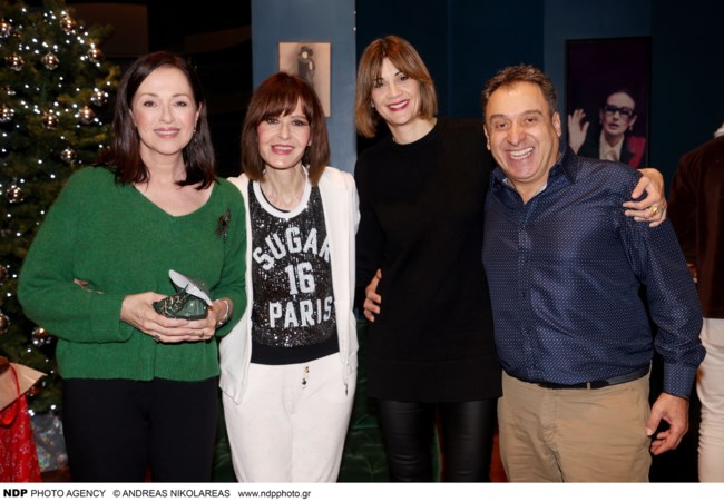 Εντελώς διαφορετική η Άννα Μαρία Παπαχαραλάμπους: Η ανανεωμένη εμφάνιση με curtain bangs καρέ και ανταύγειες