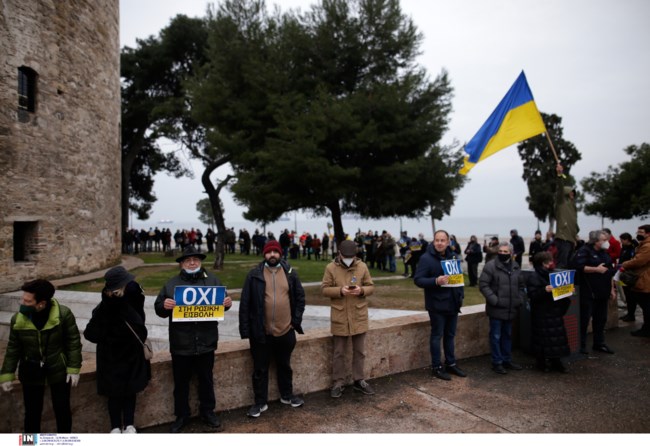 Θεσσαλονίκη: Για την Ουκρανία - Ανθρώπινη αλυσίδα ειρήνης γύρω από τον Λευκό Πύργο [Εικόνες - Βίντεο]