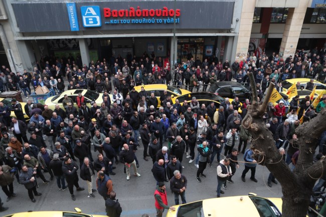 Ταξί: Σε απεργία διαρκείας από το πρωί της Τρίτης οι οδηγοί - "Δεν ανεχόμαστε εχθρικές πολιτικές"