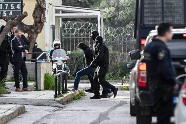 Στον ανακριτή οι κατηγορούμενοι της τρομοκρατικής οργάνωσης "Σύμπραξη Εκδίκησης" [εικόνες]