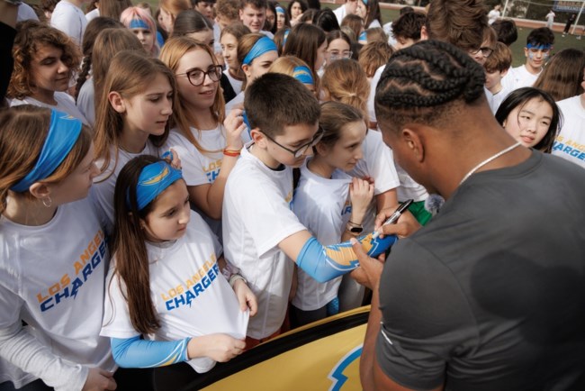 Το NFL έφτασε στη Θεσσαλονίκη - Οι Los Angeles Chargers υλοποίησαν ένα νέο Flag Football Camp