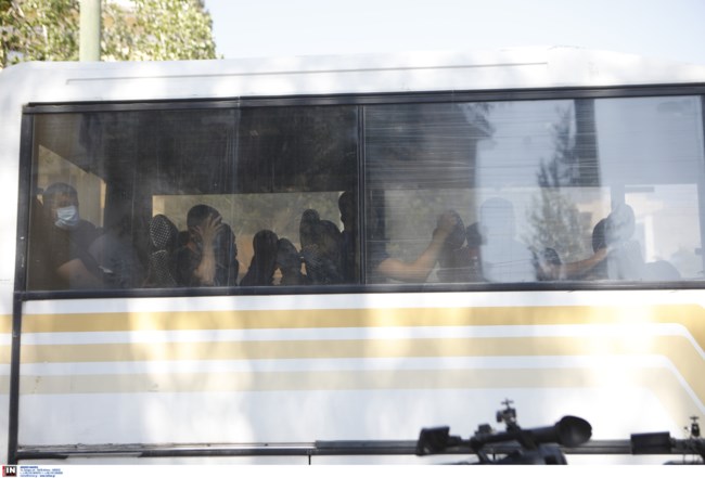 "Μόνο ΑΕΚ ρε πουτ....": Βίντεο ντοκουμέντο από επιθέσεις των χούλιγκαν - Φόβος και τρόμος "Μπραχάμι" και "Νέος Κόσμος"