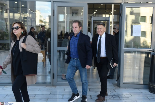 Στο Εφετείο με χαμόγελα ο Δημήτρης Λιγνάδης: "Δεν είμαι βιαστής - Θα μιλήσω όταν τελειώσει η δίκη" [εικόνες]