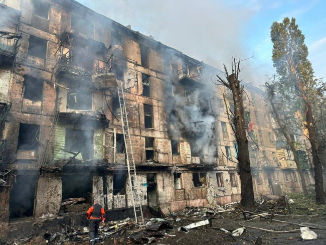 Πόλεμος στην Ουκρανία: Τρεις νεκροί και 25 τραυματίες από ρωσική επίθεση σε πολυκατοικία