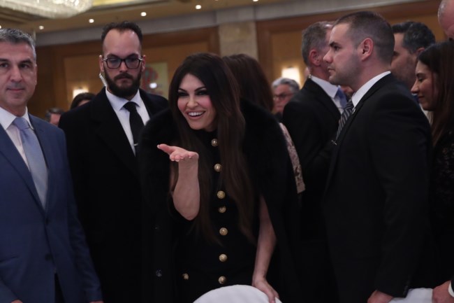 ΝΥΤ: Η θεαματική άνοδος και η απότομη πτώση της Γκίλφοϊλ - Η κοσμική ζωή στην Αθήνα και τα "deal"