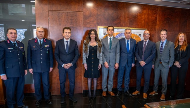 Κίμπερλι Γκίλφοϊλ: Συνάντηση με Χρυσοχοΐδη για τρομοκρατία και οργανωμένο έγκλημα [εικόνες]