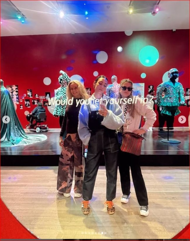 Σοφία Κόκκαλη: Με τη μητέρα της Έλενα Σκουλά στο Λονδίνο - Περιηγήθηκαν σε γκαλερί και μουσεία