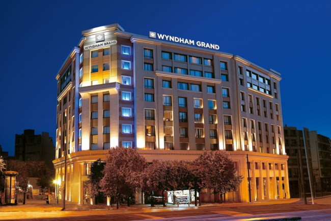 Η Zeus International Hotels & Resorts βραβεύτηκε για την αριστεία της με 14 διακρίσεις στα Tourism Awards 2024