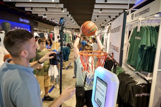 Ο Θανάσης Αντετοκούνμπο στο INTERSPORT Smart Park για ένα μοναδικό Meet & Greet με αφορμή τη νέα συλλογή AntetokounBros