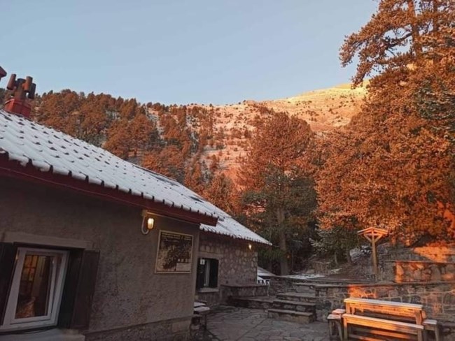 Στον Όλυμπο ήδη χιόνισε - Εντυπωσιακές εικόνες ενώ συνεχίζεται το καλοκαίρι