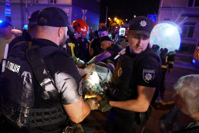 Ουκρανία: Τέσσερις οι νεκροί από τη ρωσική επίθεση στη Λβιβ - "Ισχυρή" απάντηση υποσχέθηκε ο Ζελένσκι